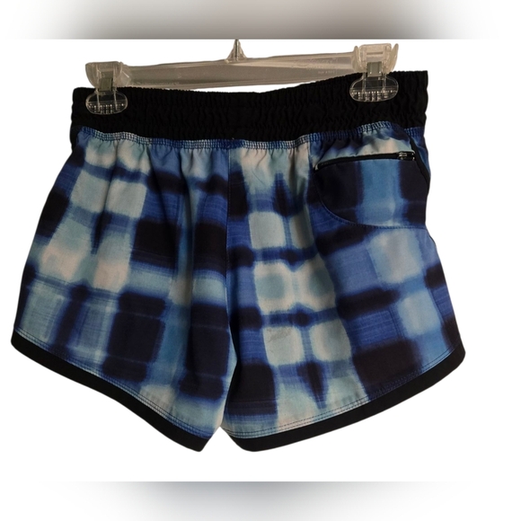 Umbro Women's  Blue Ombre Athletic Shorts Size Medium - Picture 2 of 6